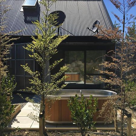 The Black House With Stunning Outdoor Bath 레이크 테카포 외부 사진